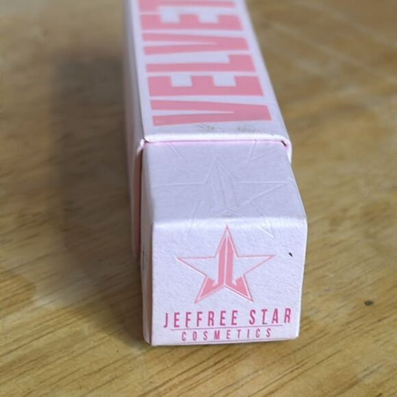 NIB Jeffree Star Cosmetics Velvet Trap Unphazed Velvet Matte Lipstick - Picture 5 of 6